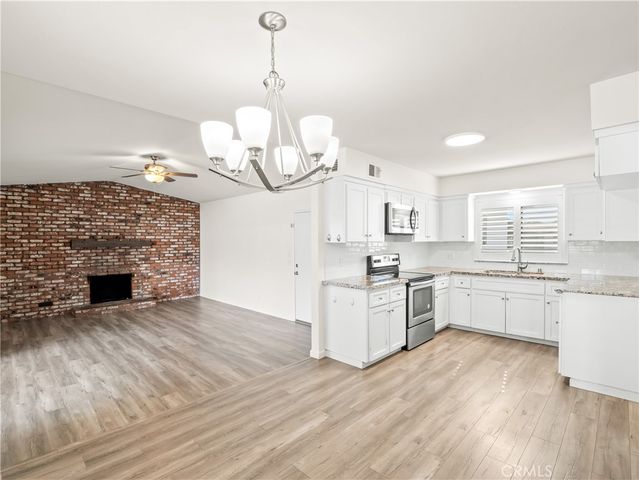 2239 Sunnyside, Clovis, CA 93611