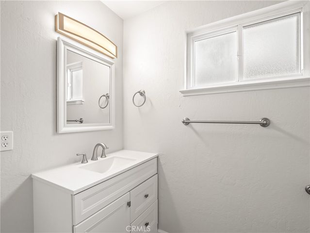 2239 Sunnyside, Clovis, CA 93611