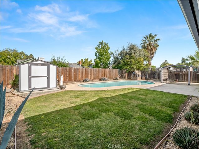 2239 Sunnyside, Clovis, CA 93611
