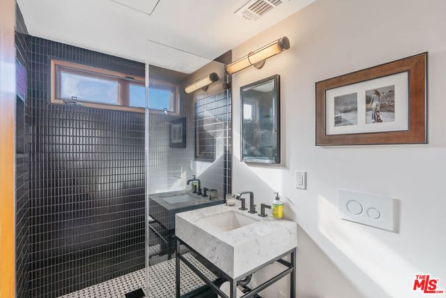 706 Navy Street, Santa Monica, CA 90405