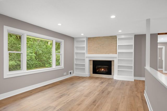 342 Kenmar Circle, Minnetonka, MN 55305