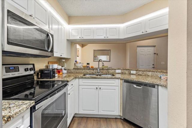 3023 Alcazar Place 201, Palm Beach Gardens, FL 33410