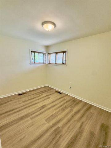 29814 Dover Street, Garden City, MI 48135