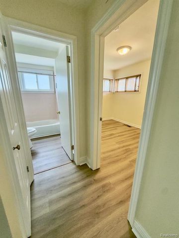 29814 Dover Street, Garden City, MI 48135