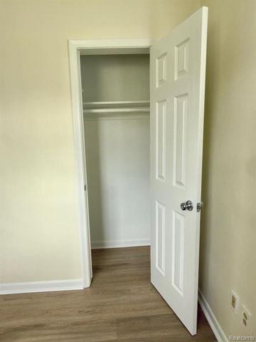 29814 Dover Street, Garden City, MI 48135