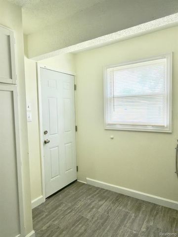 29814 Dover Street, Garden City, MI 48135