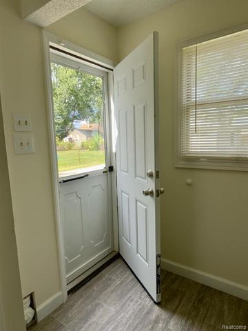 29814 Dover Street, Garden City, MI 48135