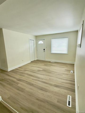 29814 Dover Street, Garden City, MI 48135
