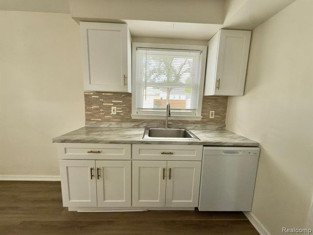 29814 Dover Street, Garden City, MI 48135