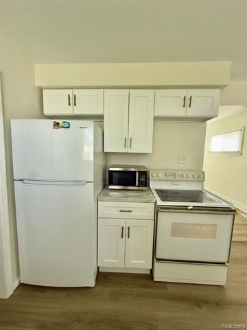 29814 Dover Street, Garden City, MI 48135
