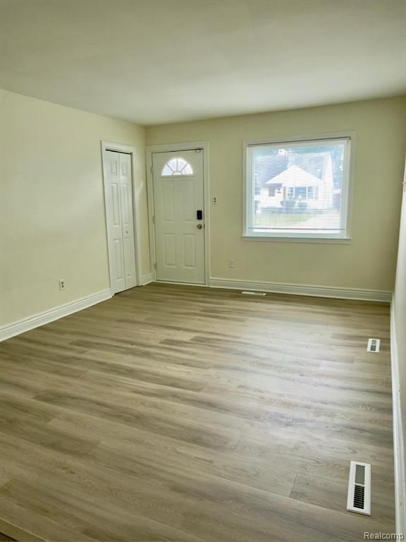 29814 Dover Street, Garden City, MI 48135