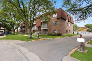 707 W Central Road 2C6, Mount Prospect, IL 60056