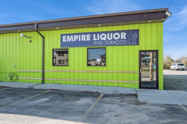 830 Robins Road, Hiawatha, IA 52233