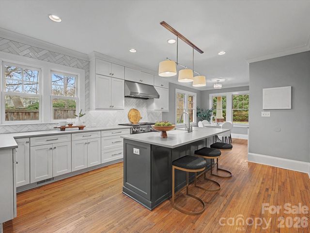 215 Circle Avenue, Charlotte, NC 28207