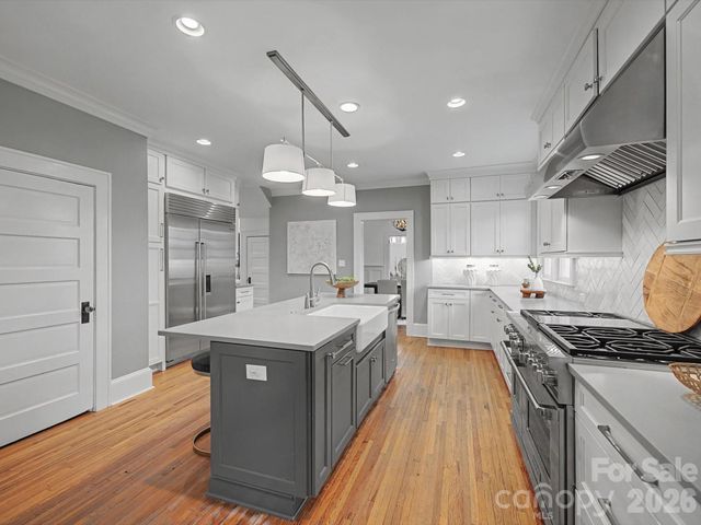 215 Circle Avenue, Charlotte, NC 28207