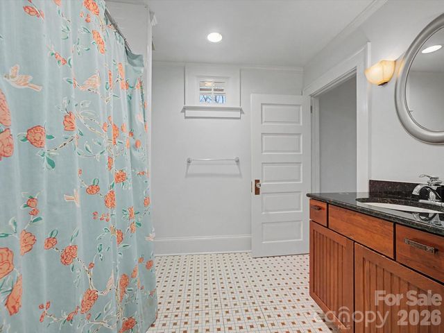 215 Circle Avenue, Charlotte, NC 28207