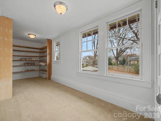 215 Circle Avenue, Charlotte, NC 28207