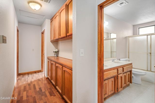 43230 Lookabout Road, Lake Hughes, CA 93532