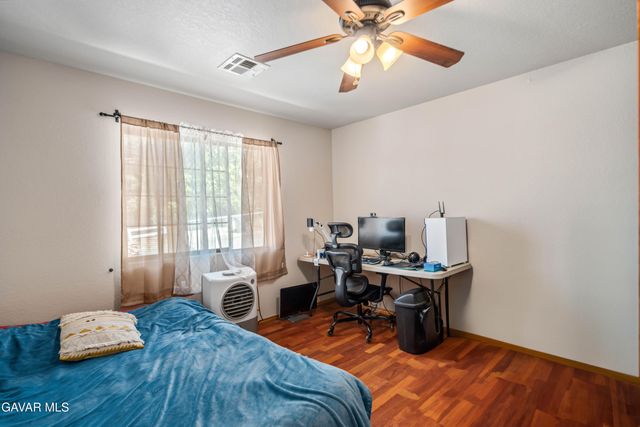 43230 Lookabout Road, Lake Hughes, CA 93532