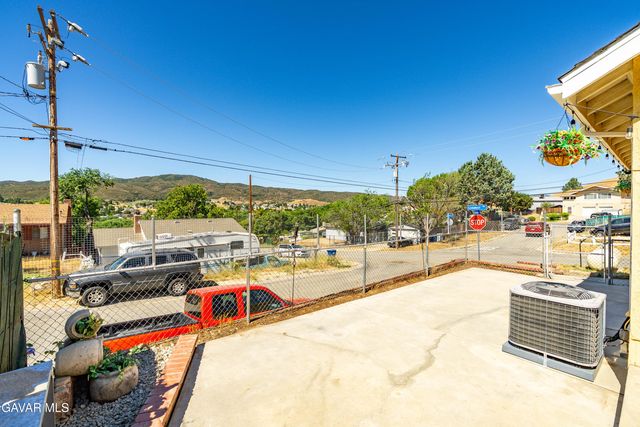 43230 Lookabout Road, Lake Hughes, CA 93532