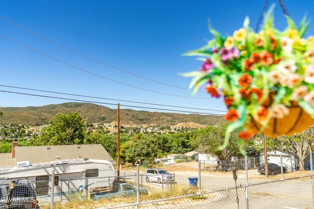 43230 Lookabout Road, Lake Hughes, CA 93532