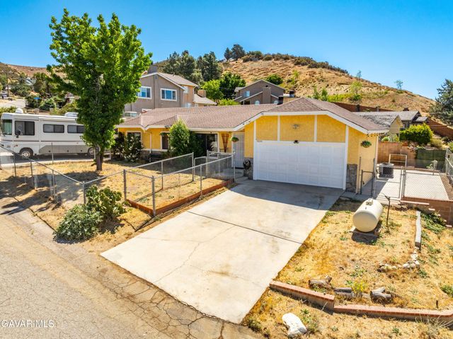 43230 Lookabout Road, Lake Hughes, CA 93532
