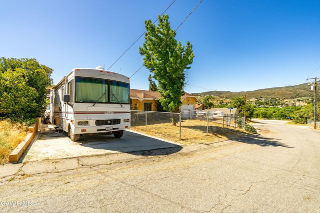 43230 Lookabout Road, Lake Hughes, CA 93532