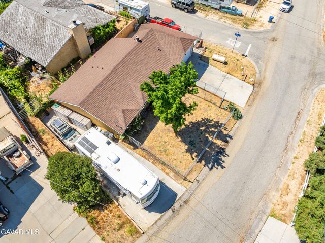 43230 Lookabout Road, Lake Hughes, CA 93532