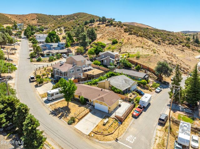 43230 Lookabout Road, Lake Hughes, CA 93532