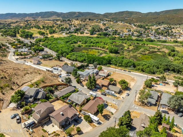 43230 Lookabout Road, Lake Hughes, CA 93532