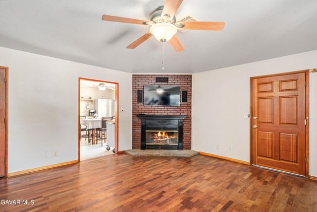 43230 Lookabout Road, Lake Hughes, CA 93532