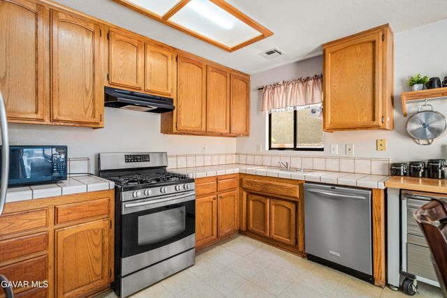 43230 Lookabout Road, Lake Hughes, CA 93532