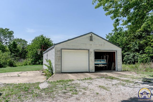 6227 SW 61st St, Topeka, KS 66610