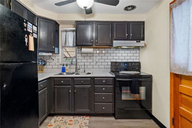 146 Old Lebanon Church Rd, Pleasant Hills, PA 15236