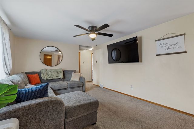 146 Old Lebanon Church Rd, Pleasant Hills, PA 15236