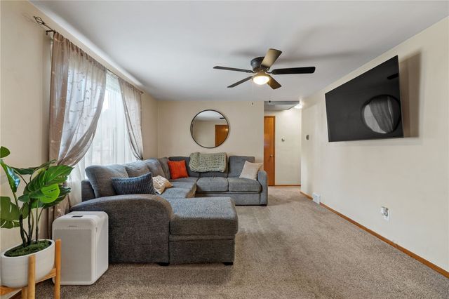146 Old Lebanon Church Rd, Pleasant Hills, PA 15236