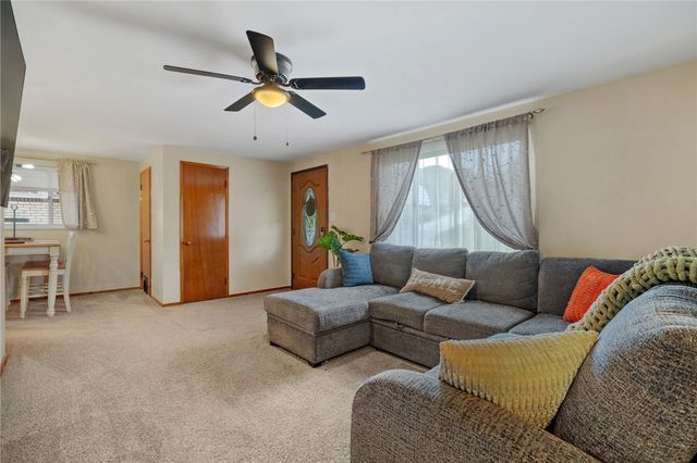 146 Old Lebanon Church Rd, Pleasant Hills, PA 15236