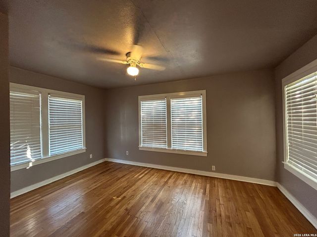 893 PINE ST, New Braunfels, TX 78130