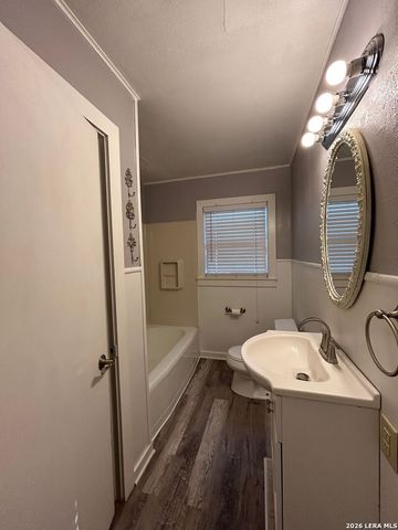 893 PINE ST, New Braunfels, TX 78130