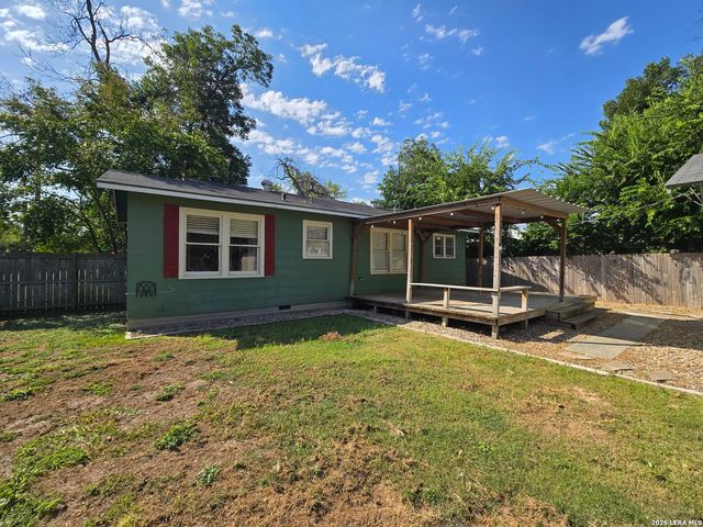 893 PINE ST, New Braunfels, TX 78130
