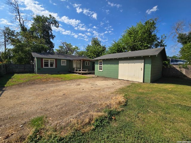 893 PINE ST, New Braunfels, TX 78130