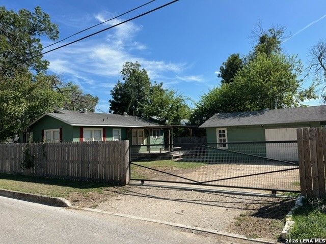 893 PINE ST, New Braunfels, TX 78130