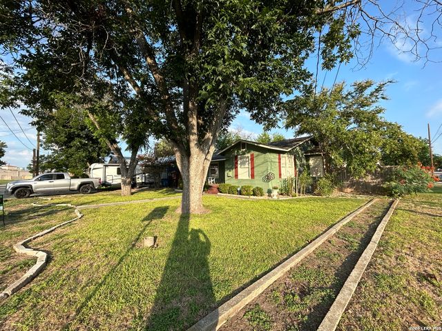 893 PINE ST, New Braunfels, TX 78130