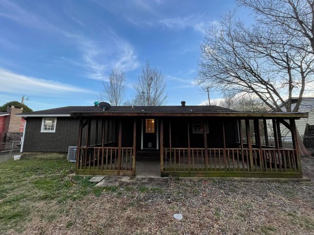 1111 Averitt Avenue, Mena, AR 71953