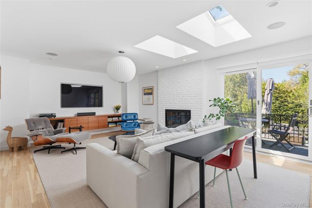 94 Laurel Road, New City, NY 10956