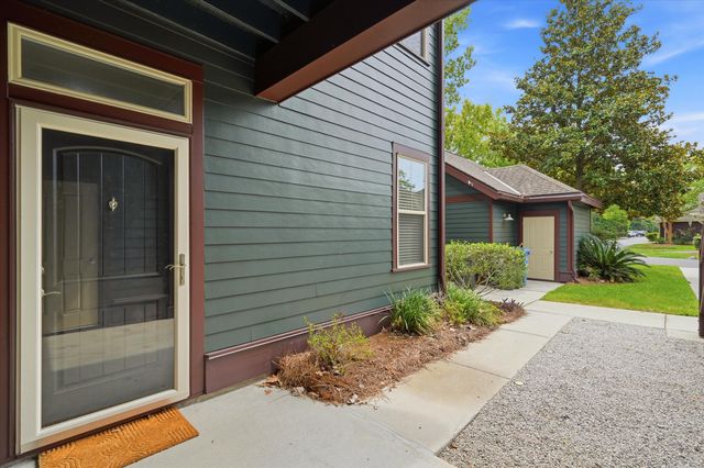 5561 Colonial Chatsworth Circle, North Charleston, SC 29418
