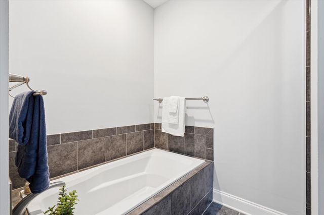 5561 Colonial Chatsworth Circle, North Charleston, SC 29418
