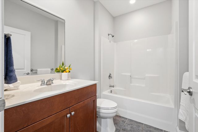 5561 Colonial Chatsworth Circle, North Charleston, SC 29418