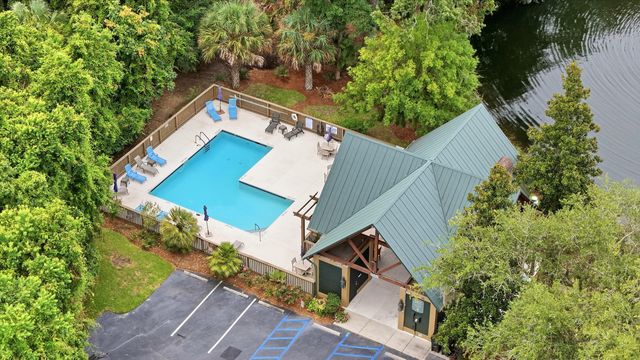 5561 Colonial Chatsworth Circle, North Charleston, SC 29418