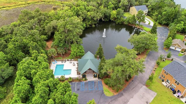 5561 Colonial Chatsworth Circle, North Charleston, SC 29418